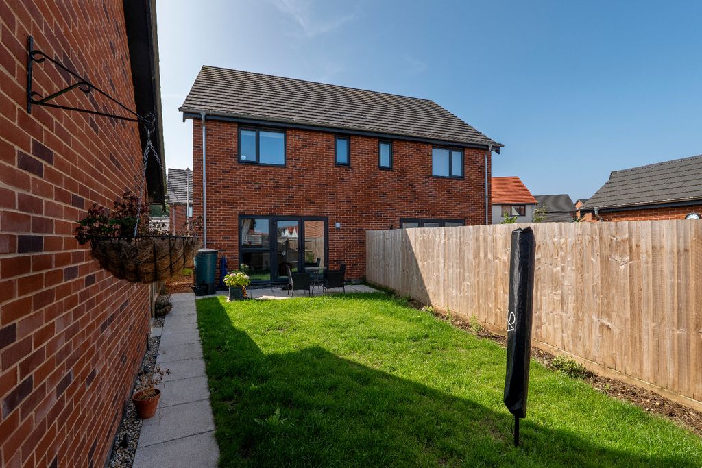 Property photo 2 of 19 4361604
