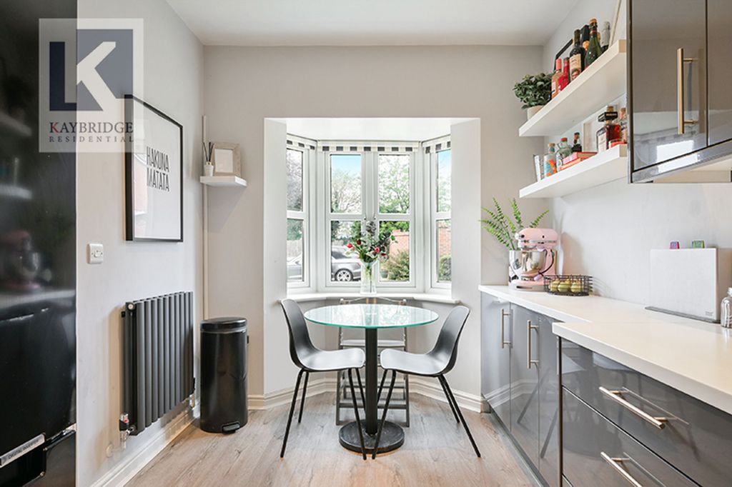 Property photo 3 of 19 Silvergate Ruxley Lane, Epsom - Kt19 9Gz