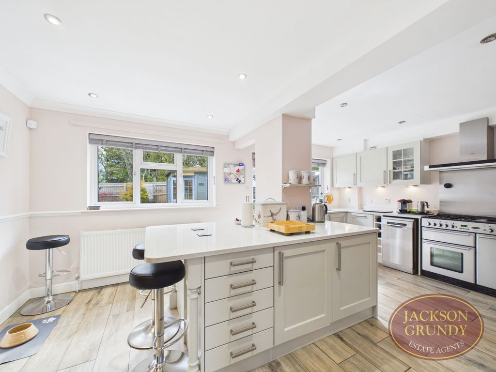 Property photo 2 of 22 Bridge Meadow