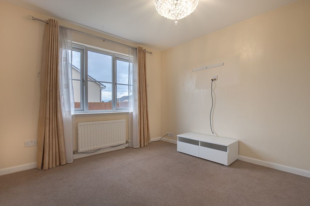 Property photo 2 of 17 Frontroom