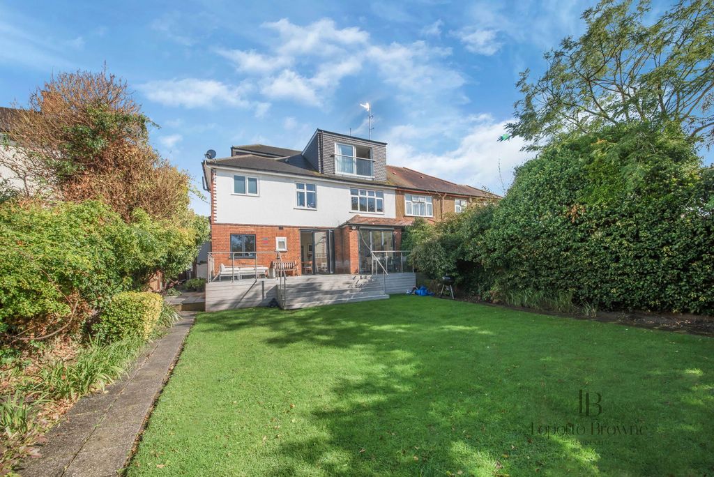 Property photo 2 of 31