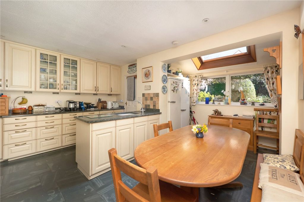 Property photo 2 of 40 Picture No. 11