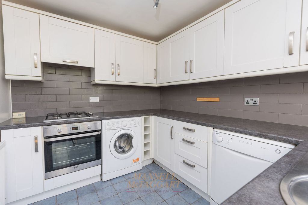 Property photo 3 of 25