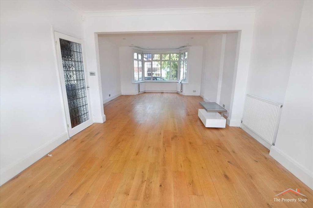 Additional image 4 of 5 bed detached house for salePenshurst Gardens, Edgware HA8