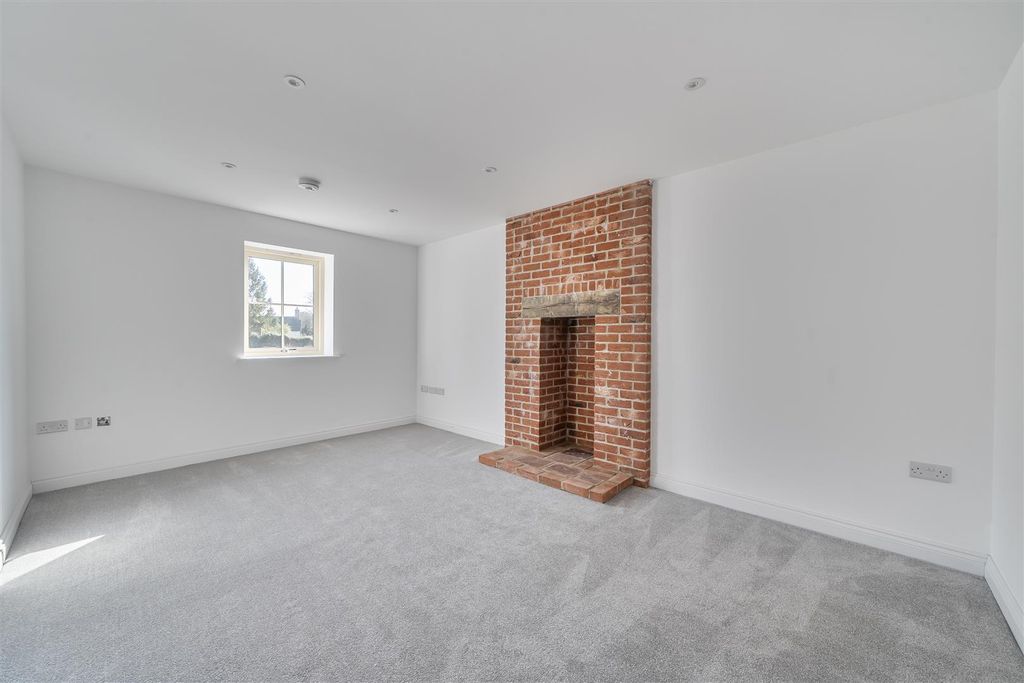 Property photo 3 of 19 Sitting Room