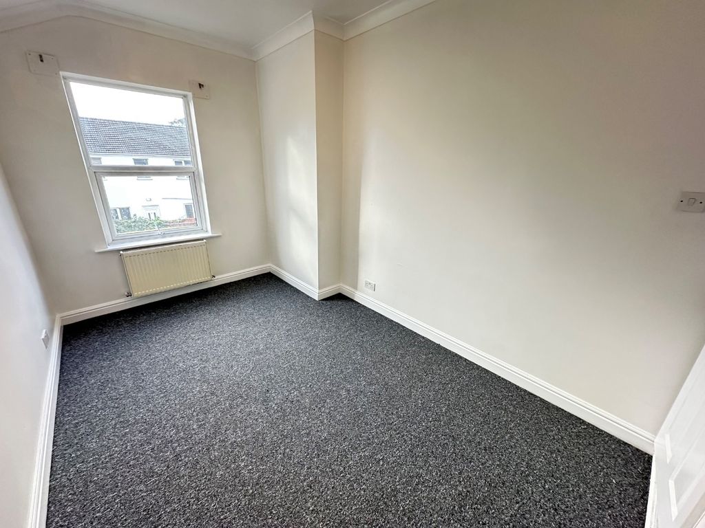 Property photo 3 of 8 4723942