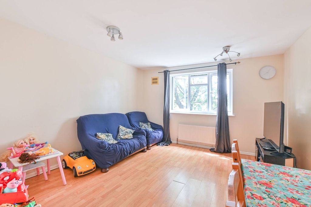 Property photo 2 of 8