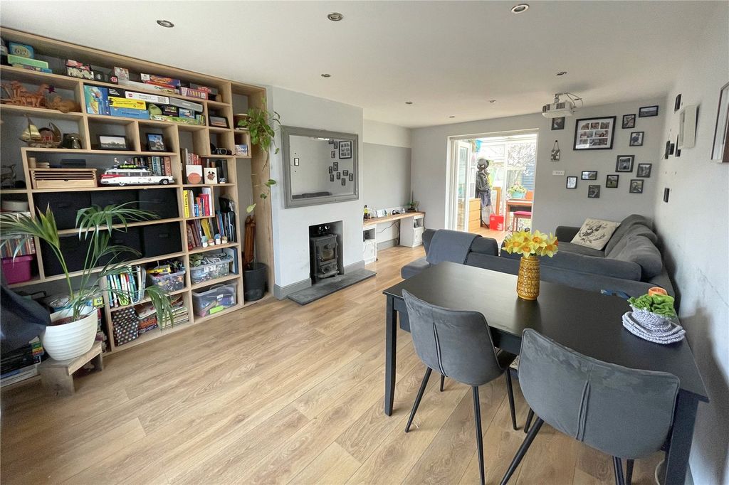 Property photo 2 of 13 Picture No. 23