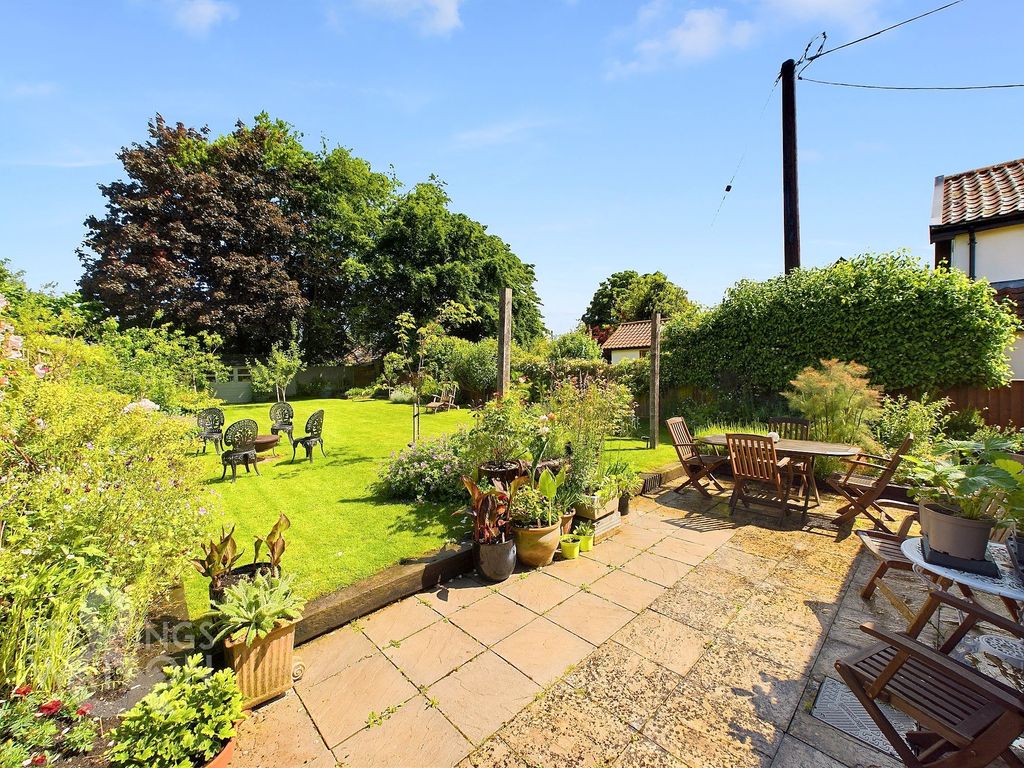 Property photo 2 of 34