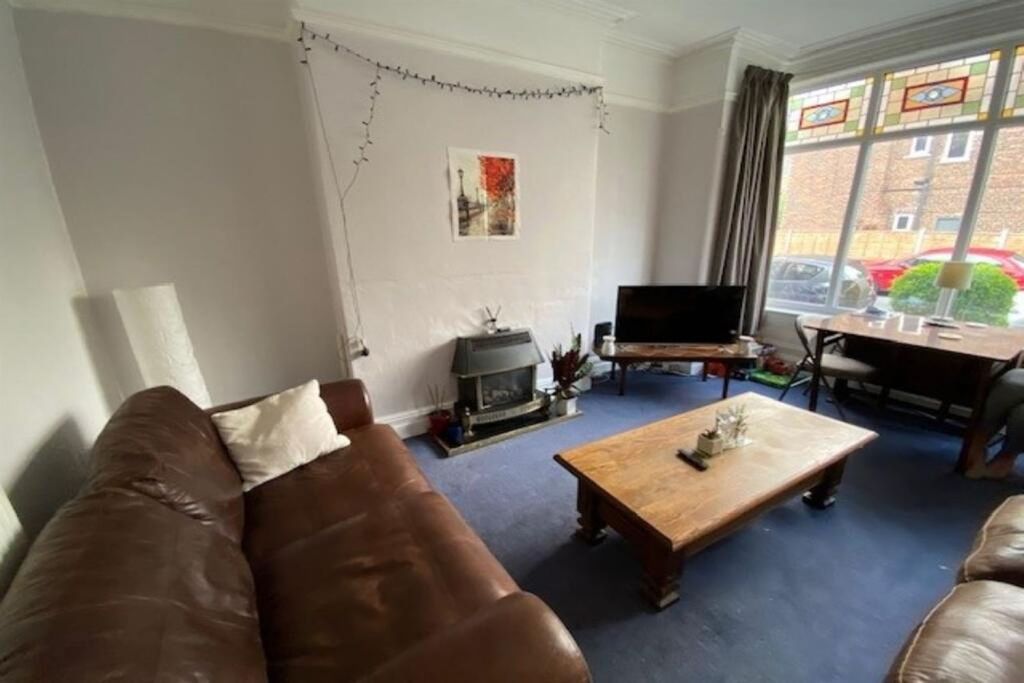 Property photo 2 of 28 Living Room