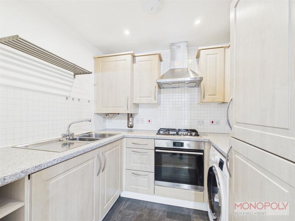 Property photo 3 of 9 Cam01943G0-Pr0702-Still009.Jpg