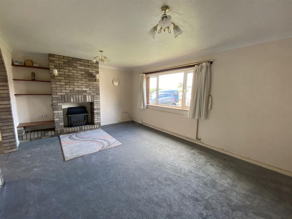 Property photo 2 of 18 Sitting Room