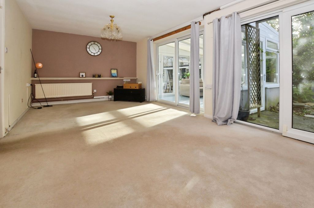 Property photo 2 of 12 Lounge