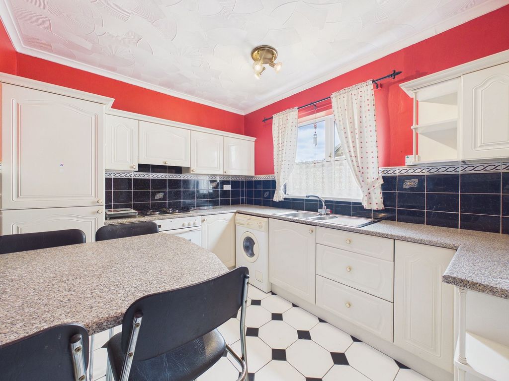 Property photo 2 of 10 Kitchen