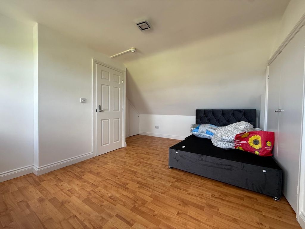 Property photo 3 of 12 Bedroom