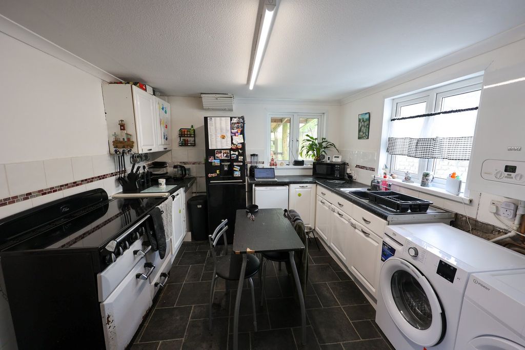 Property photo 3 of 27