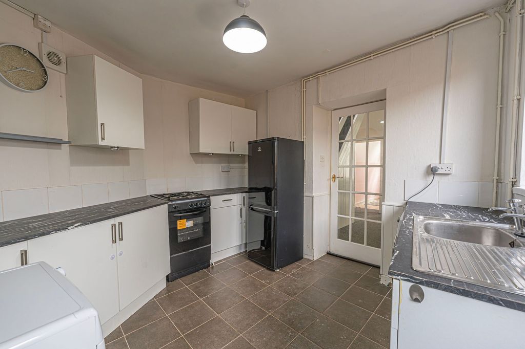 Property photo 2 of 23