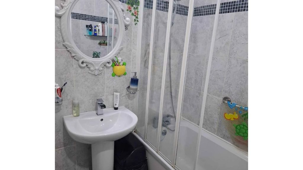 Property photo 3 of 14 Bathroom