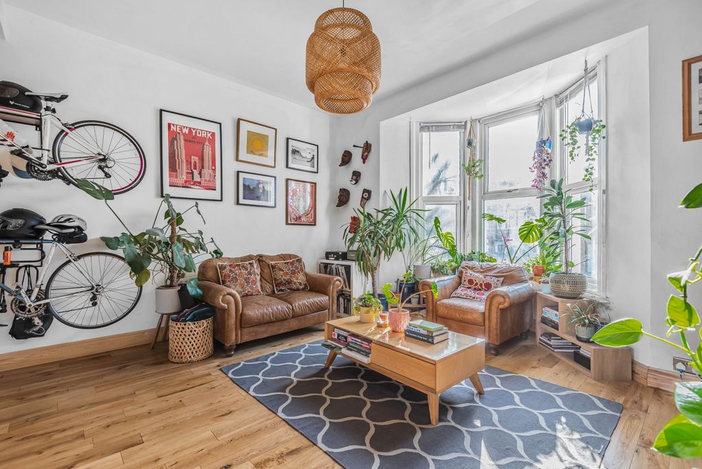 Property photo 3 of 8 Reception