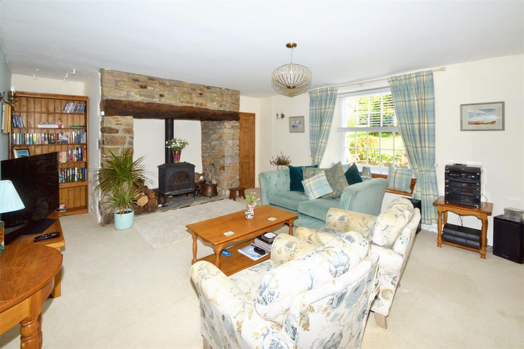 Property photo 3 of 22 Sitting Room
