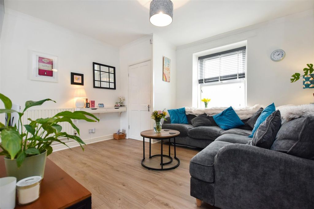 Property photo 3 of 15 Ph2_6473664.Jpg