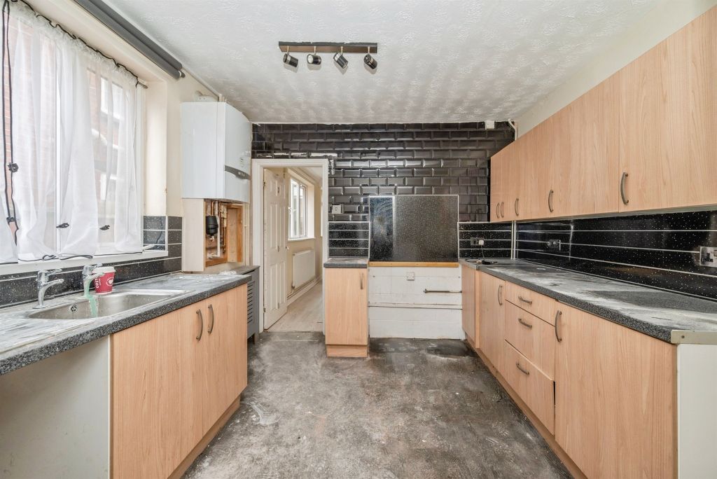 Property photo 2 of 20