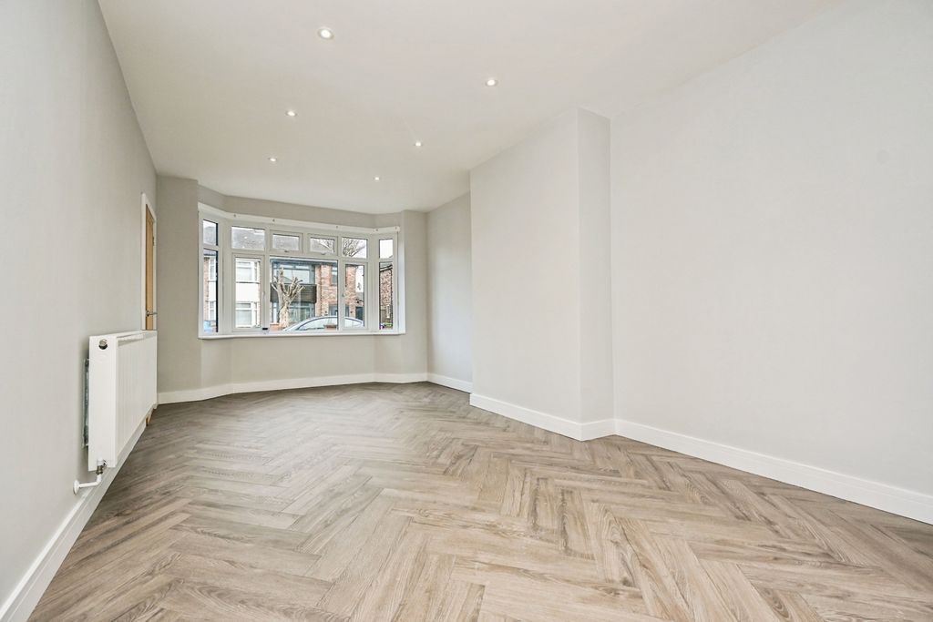 Property photo 3 of 16 Pbox-Img.Jpg