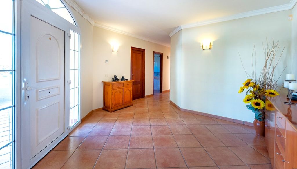 Property photo 3 of 14 78405 Small-6.Jpg