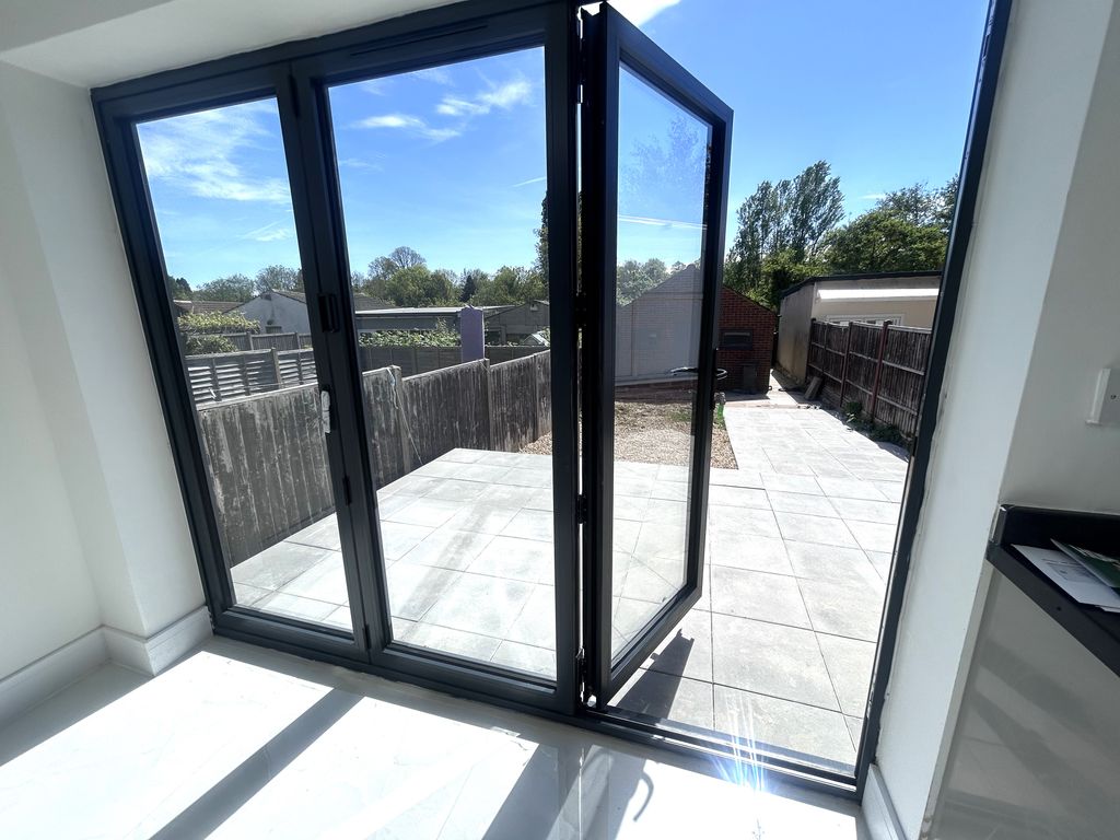 Property photo 2 of 35 Image00021