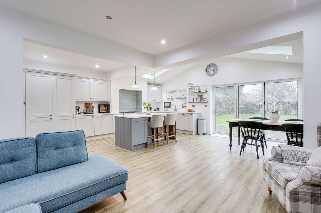 Property photo 3 of 31