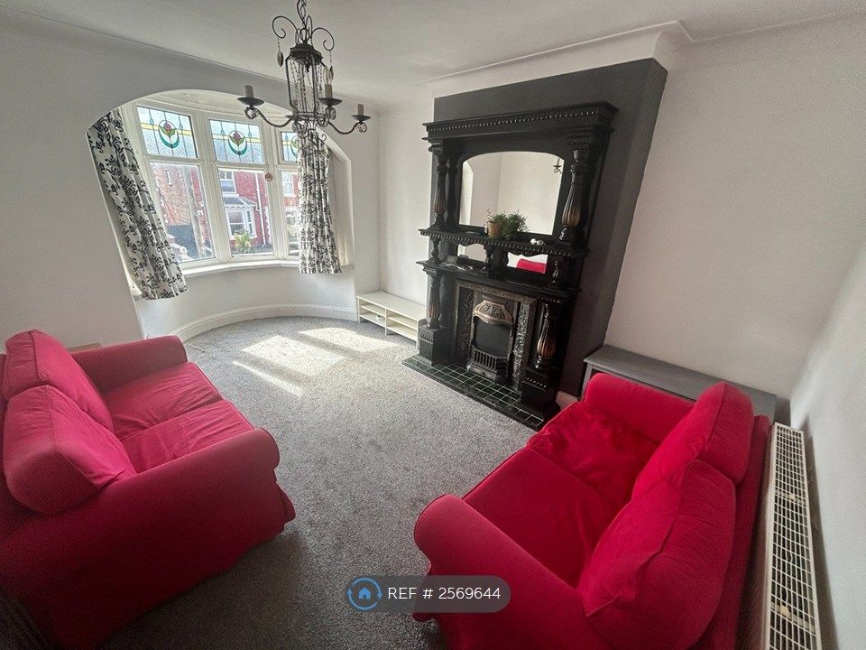 Property photo 3 of 8 Lounge