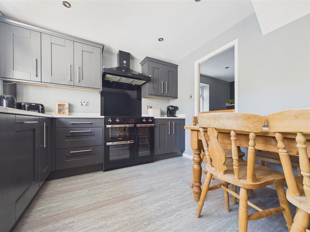 Property photo 3 of 17 Cam01407G0-Pr0155-Still010.Jpg