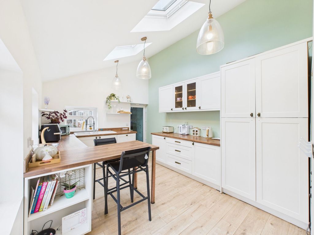 Property photo 2 of 28