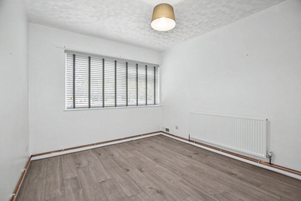 Property photo 3 of 7 Flat 4, Pentlands, Foxgrove Road, Beckenham, Br3 5Bj
