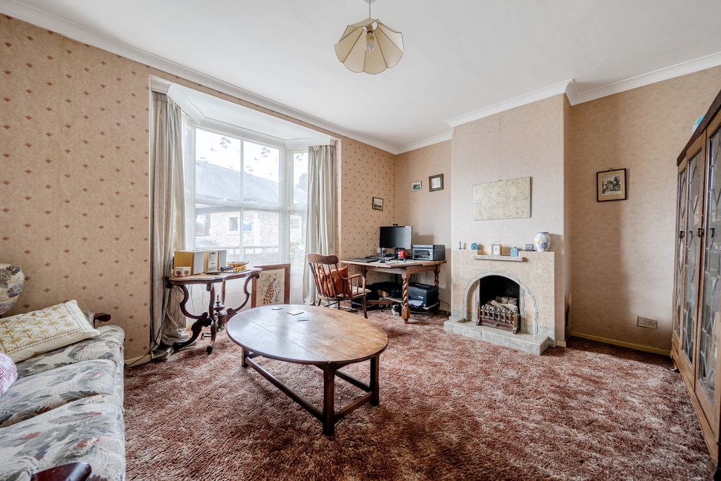 Property photo 2 of 27 Living Room