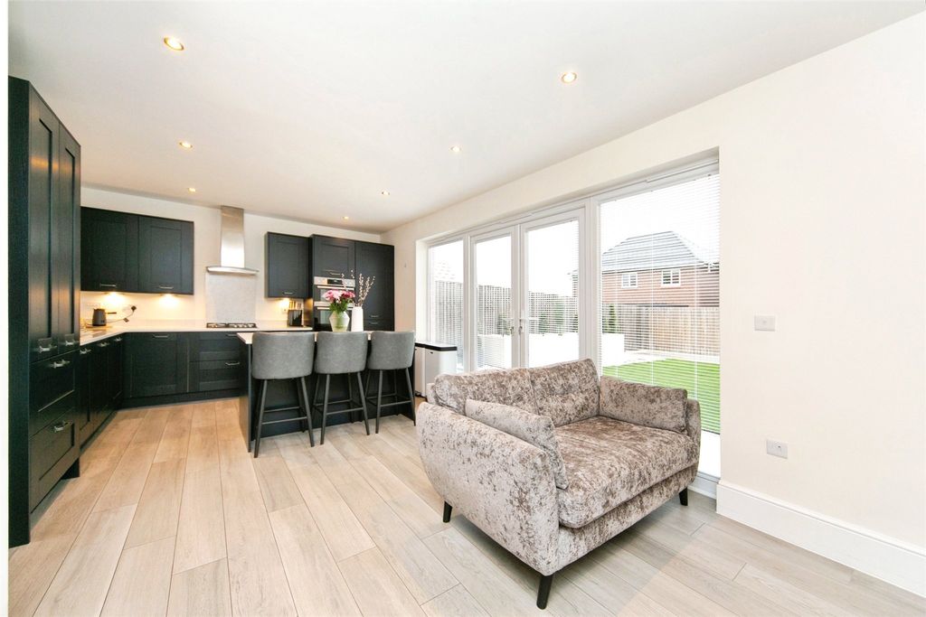 Property photo 3 of 17 Kitchen/Diner