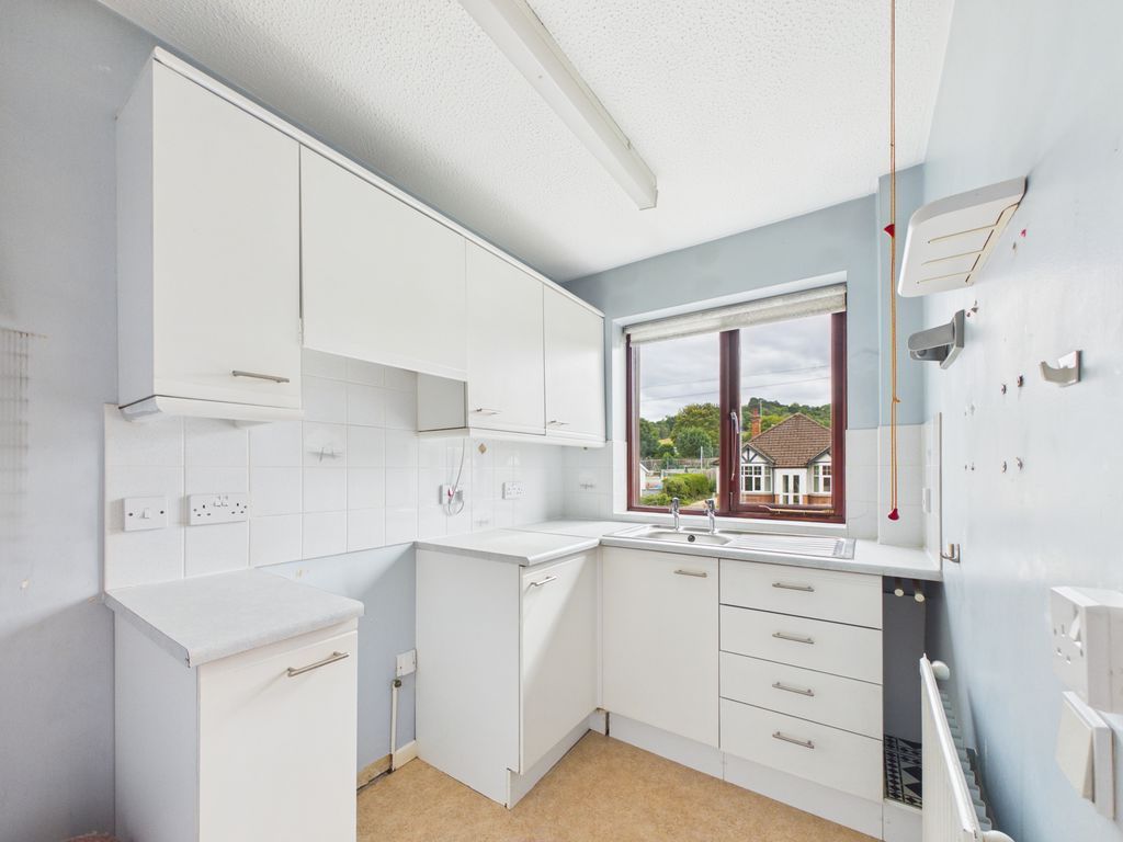Property photo 3 of 11 Kitchen