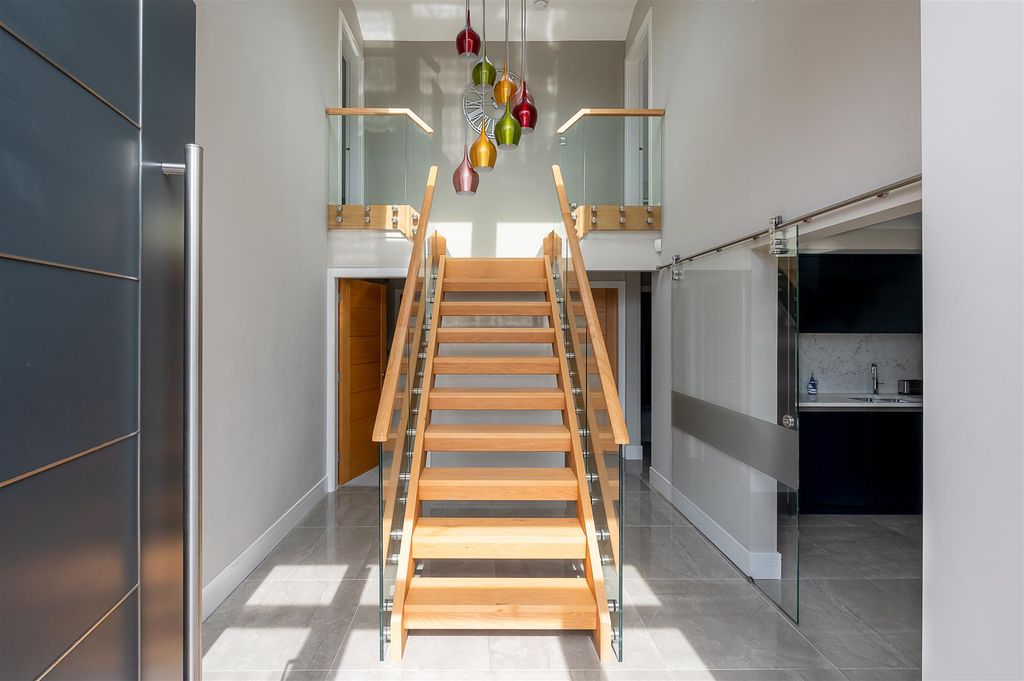 Property photo 2 of 29 Entrance Hall