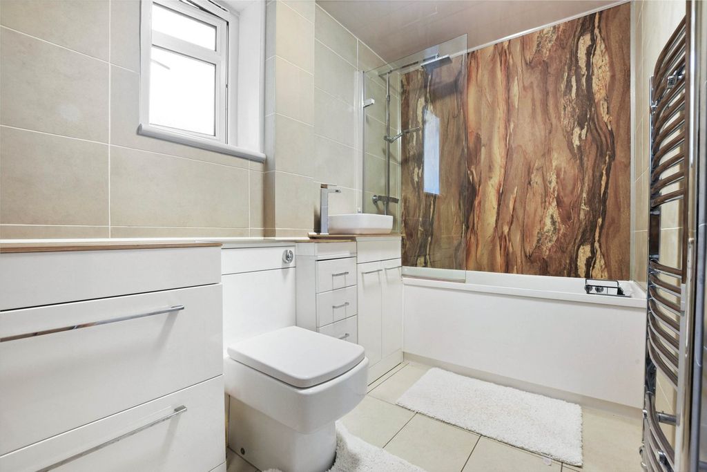 Property photo 3 of 28