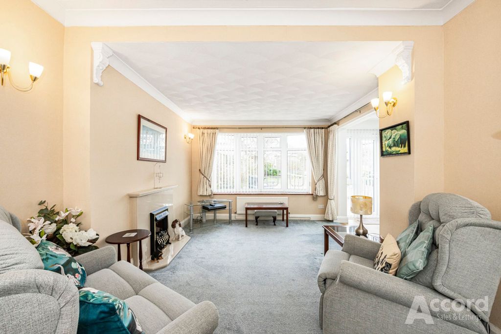 Property photo 2 of 25