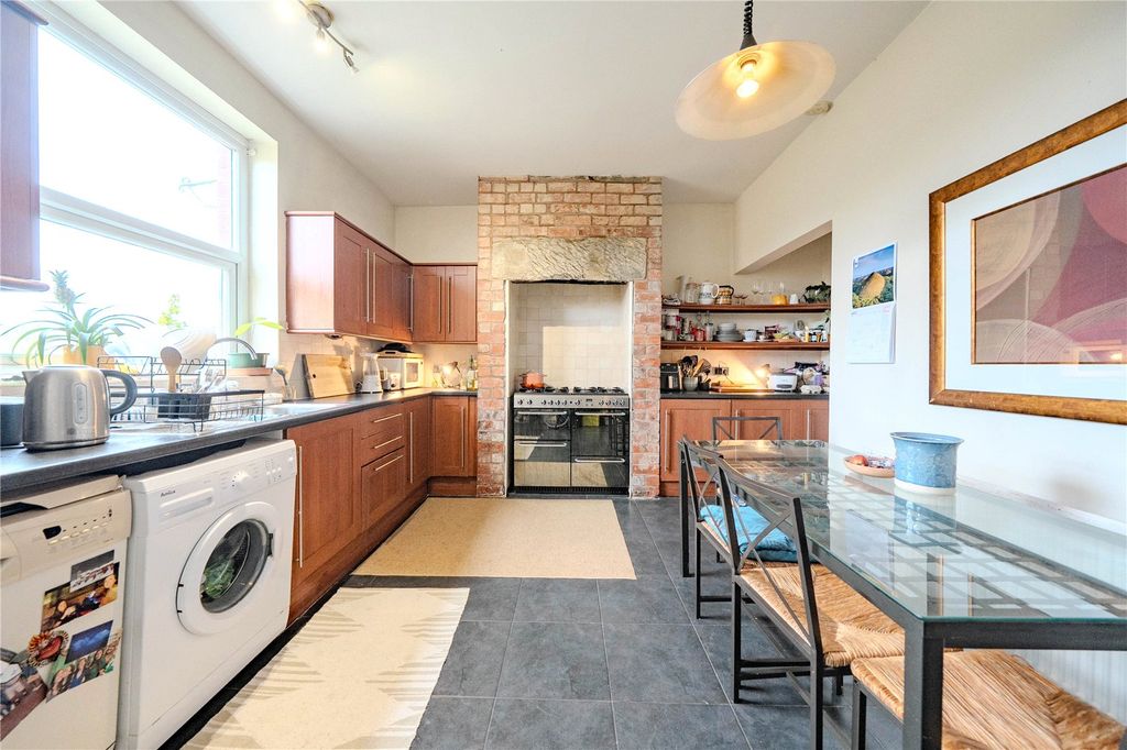 Property photo 2 of 12 Picture No. 04