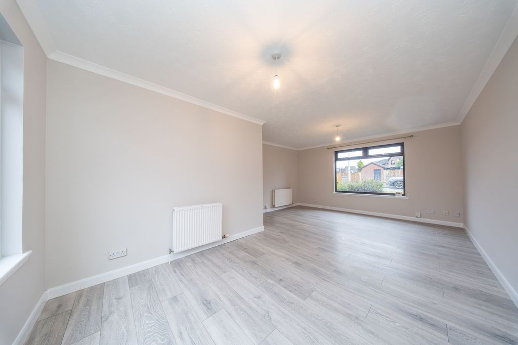 Property photo 3 of 34 Lounge