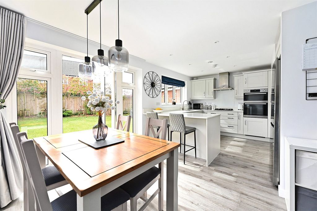 Property photo 2 of 23 Picture No. 14