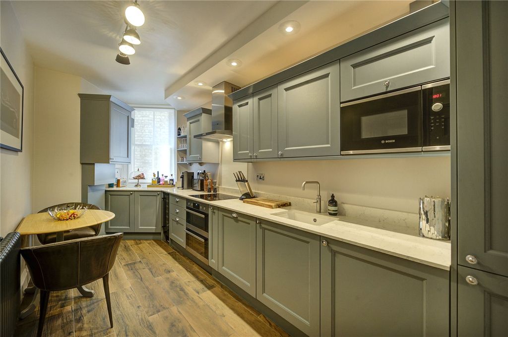 Property photo 3 of 12 Picture No. 10