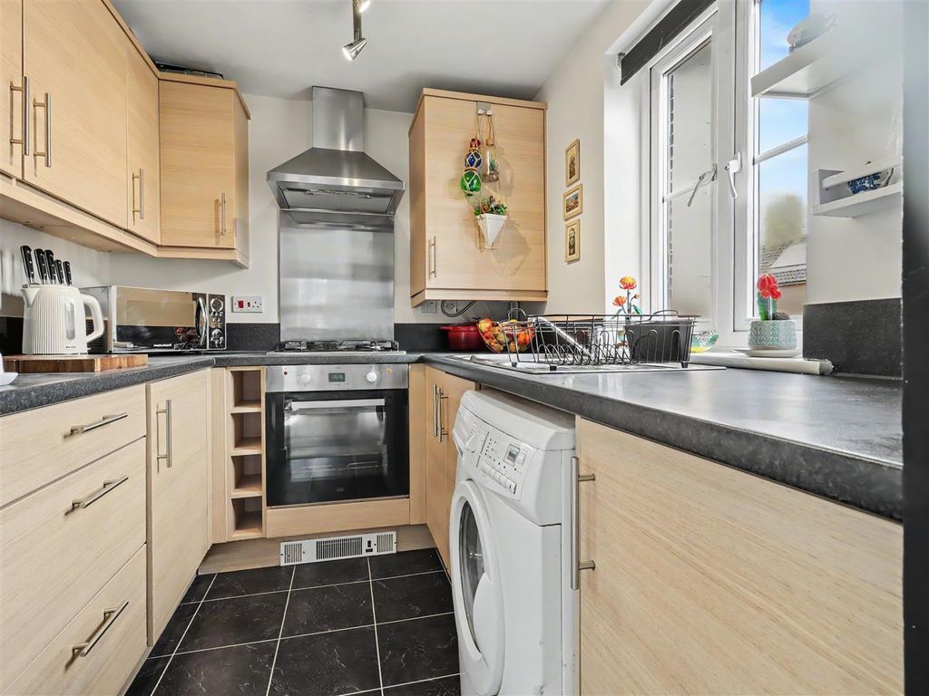 Property photo 3 of 13 Kitchen