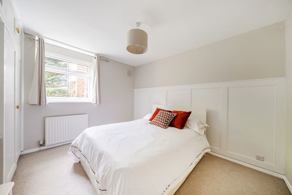 Property photo 3 of 13 1402437-20-696F6A...