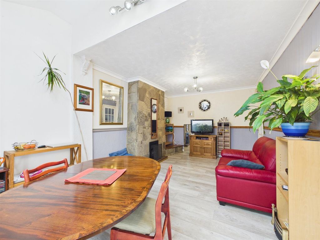 Property photo 3 of 17 Cam02435G0-Pr0178-Still016.Jpg