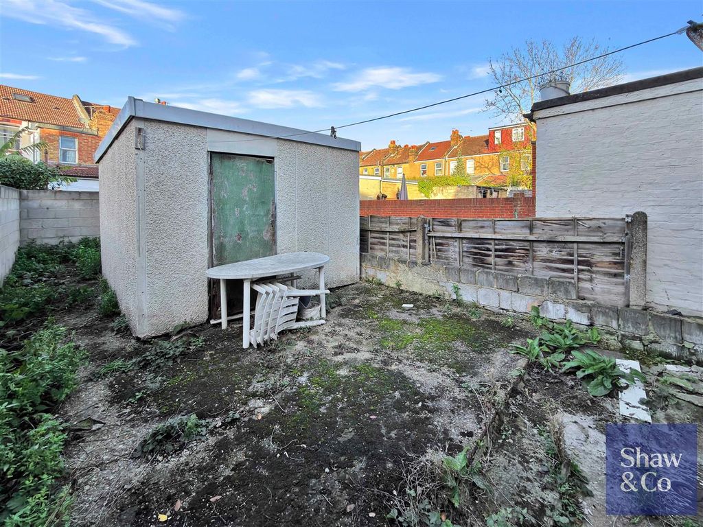 Property photo 3 of 11 Garden.Jpeg