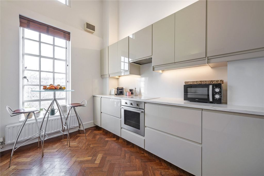 Property photo 2 of 26