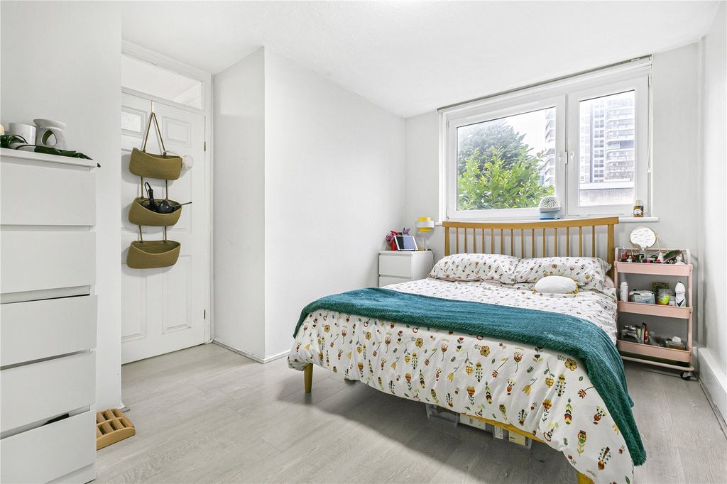 Property photo 3 of 17 Bedroom